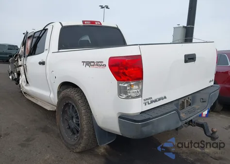2011 Toyota Tundra Grade 5.7L V8 z USA, uszkodzony, nr VIN 5TFDY5F10BX182879